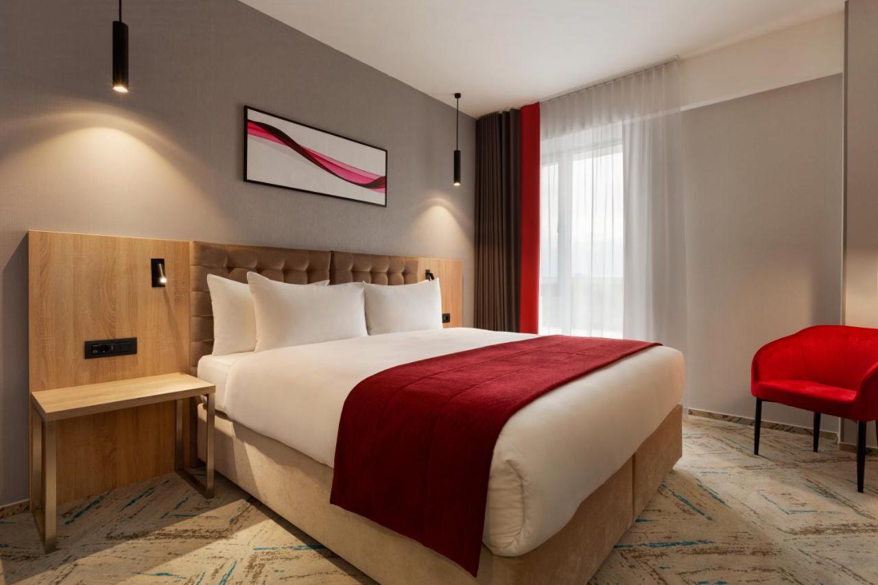 Ramada By Wyndham Targu Jiu Hotel Buitenkant foto